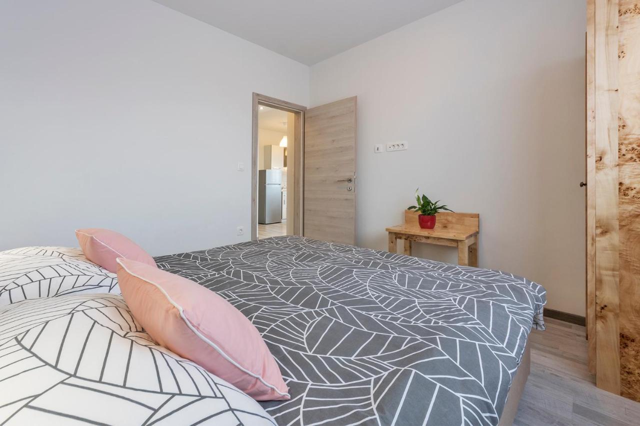 2 Bedroom Apartment Peroj Fažana Eksteriør bilde